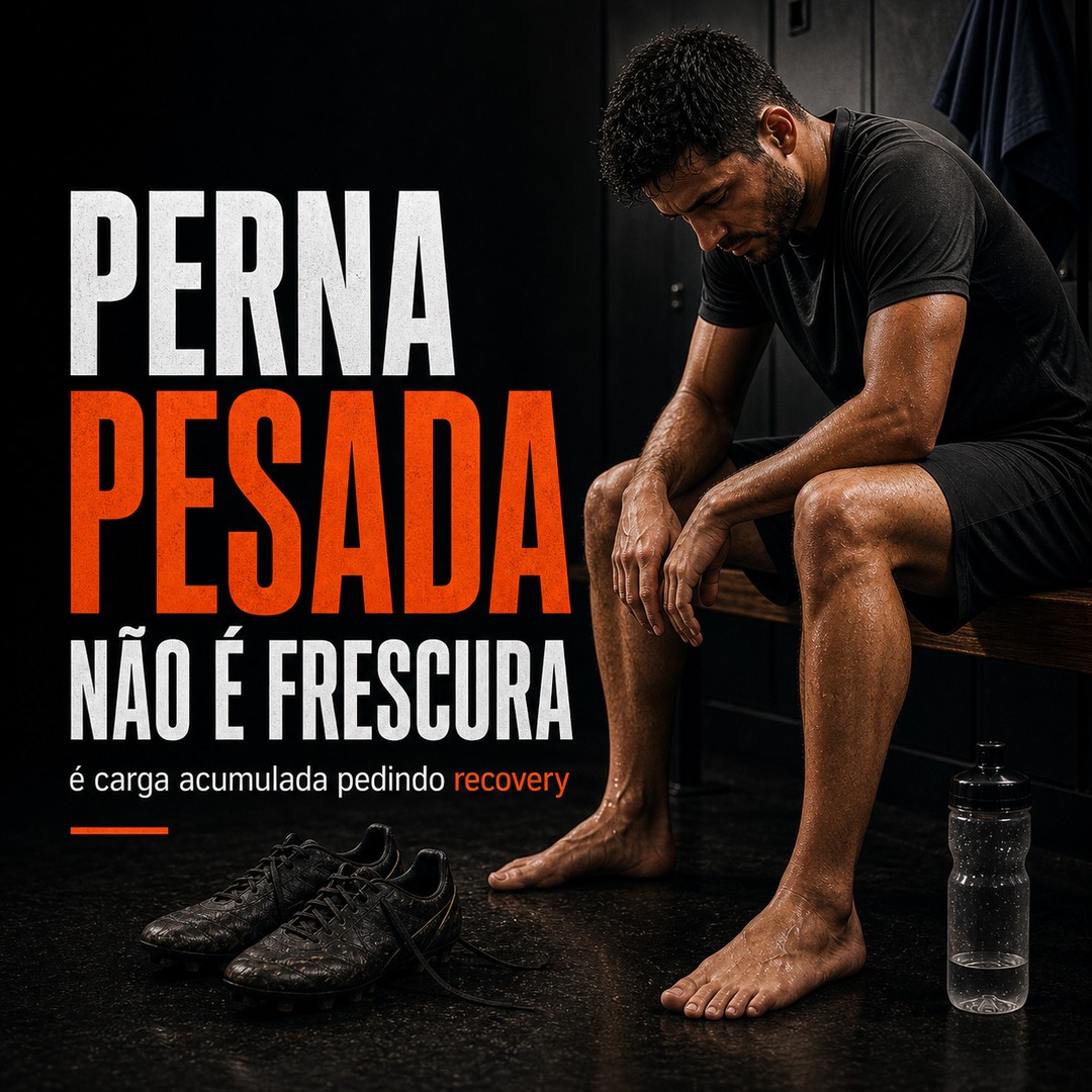 atleta amador sentado no vestiário pós-jogo com perna pesada
