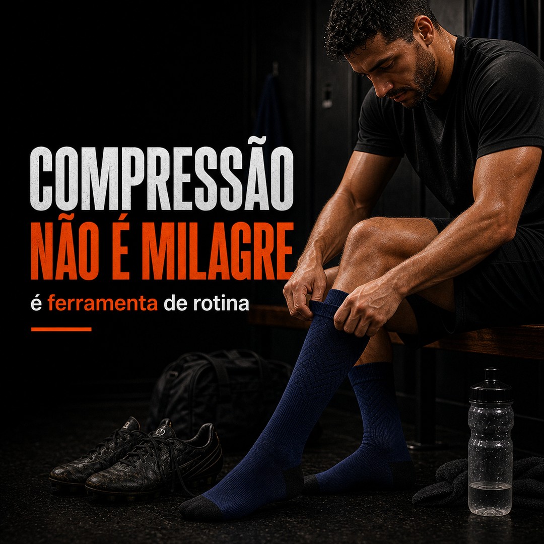 Meia Sport azul-marinho closed-toe em atleta no pós-jogo
